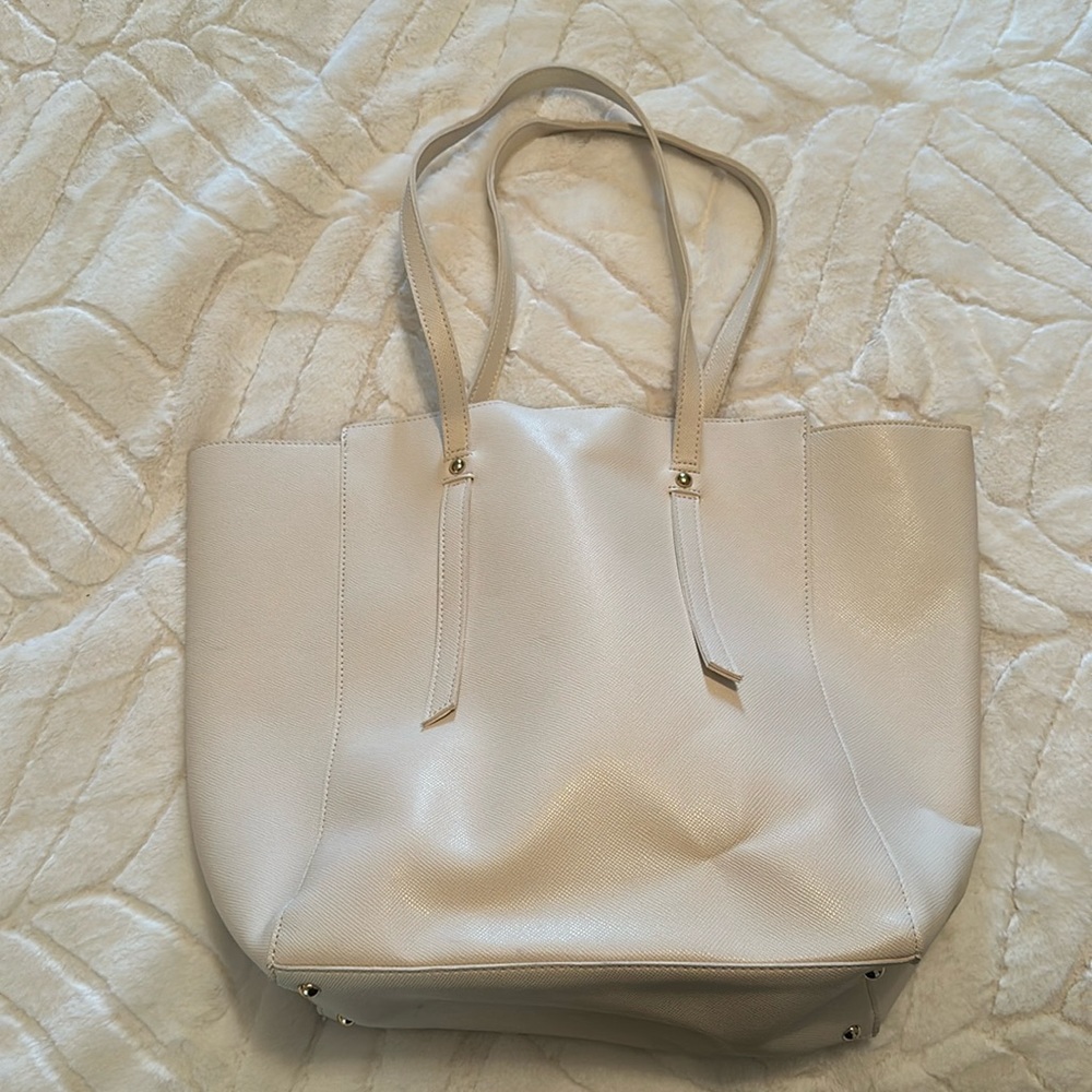 Cute cream colored purse/carry-on bag!